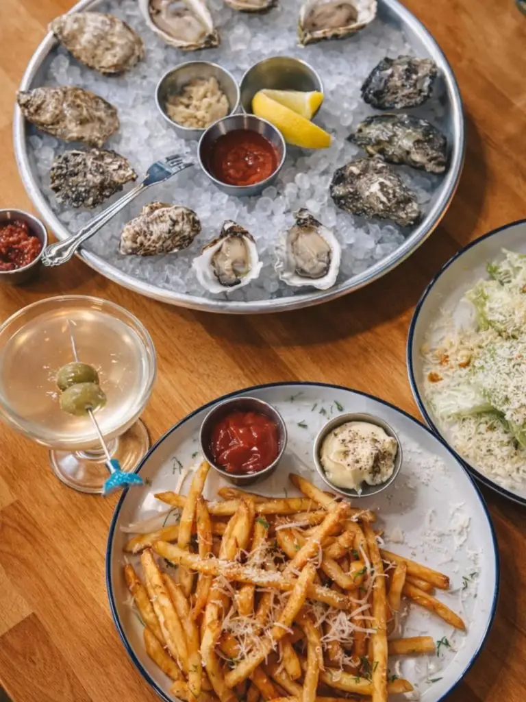 Pearl Divers Oyster Bar